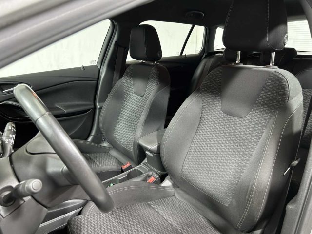 OPEL Astra usata, con Autoradio digitale