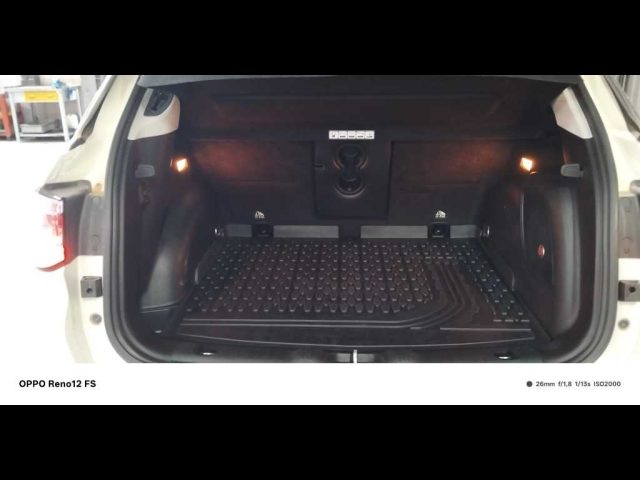 JEEP Compass usata, con Sedile posteriore sdoppiato