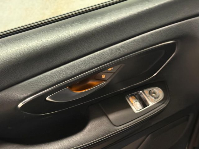 MERCEDES-BENZ V 250 usata, con Climatizzatore