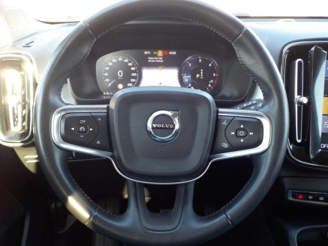 VOLVO XC40 usata, con Autoradio digitale