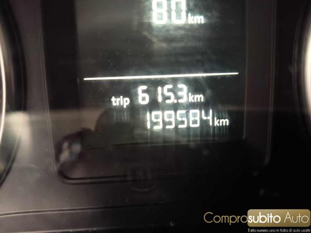 VOLKSWAGEN Touran usata 19