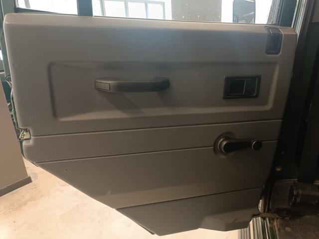 LAND ROVER Defender usata 23