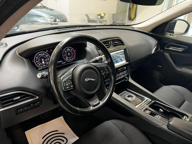 JAGUAR F-Pace usata, con Sensori di parcheggio posteriori