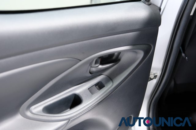 TOYOTA Yaris usata 39