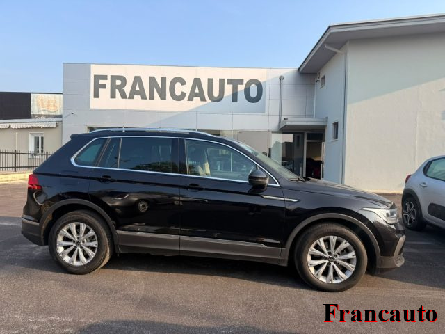 VOLKSWAGEN Tiguan usata, con Autoradio