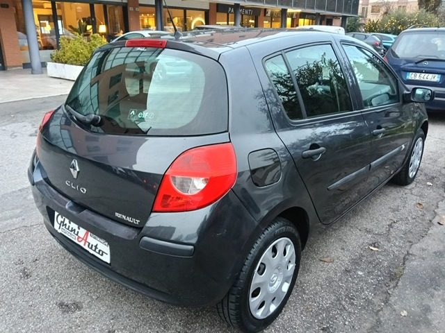 RENAULT Clio usata, con Autoradio