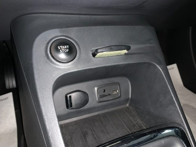 RENAULT Captur usata, con Touch screen