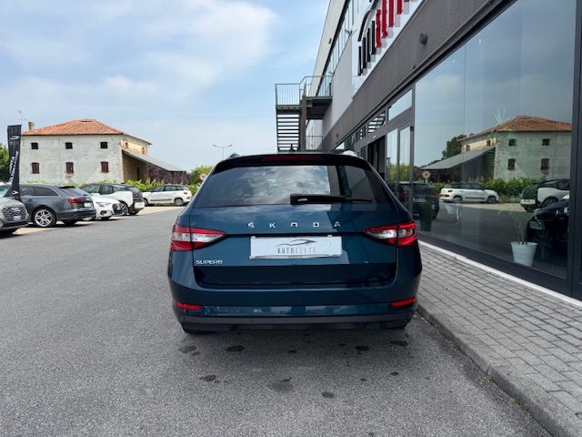 SKODA Superb usata, con Autoradio
