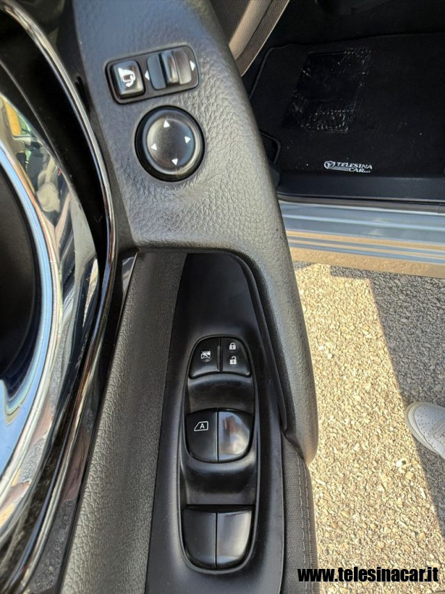 NISSAN Qashqai usata, con Fari LED