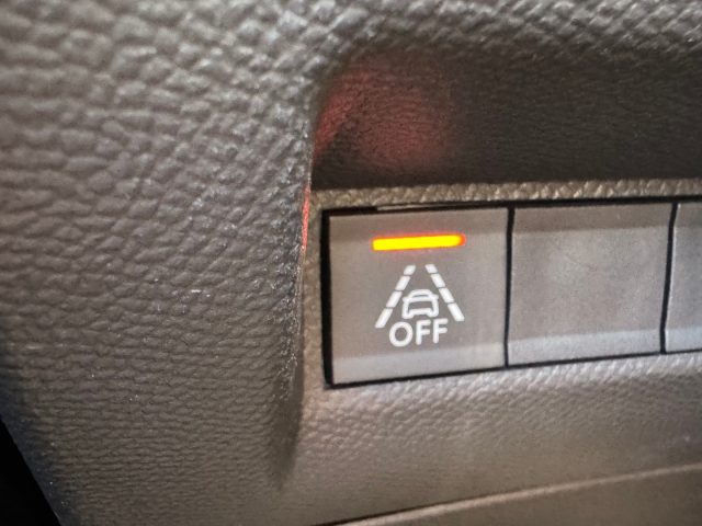 PEUGEOT 2008 usata, con Volante in pelle
