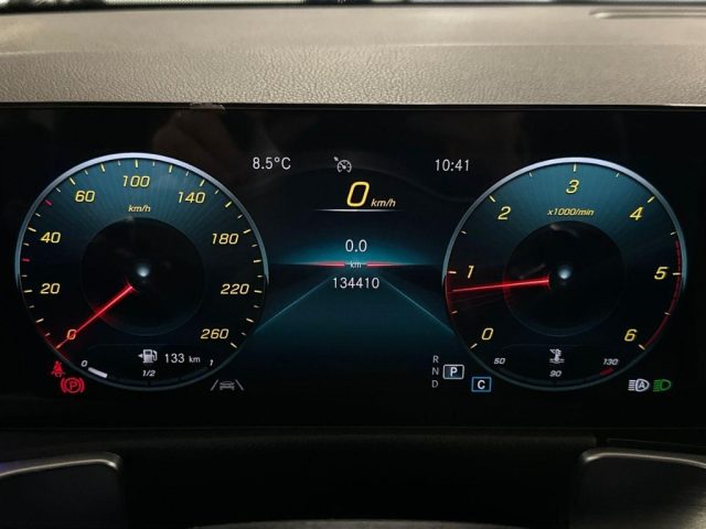 MERCEDES-BENZ GLB 200 usata, con Cruise Control