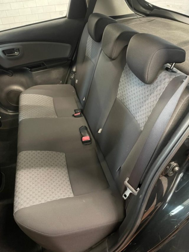 TOYOTA Yaris usata, con Airbag testa
