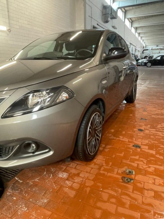 LANCIA Ypsilon usata, con ESP
