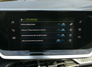 PEUGEOT 2008 usata, con Touch screen