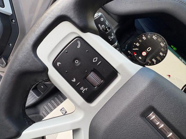LAND ROVER Defender usata, con USB