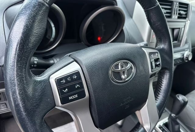 TOYOTA Land Cruiser usata, con Controllo automatico clima