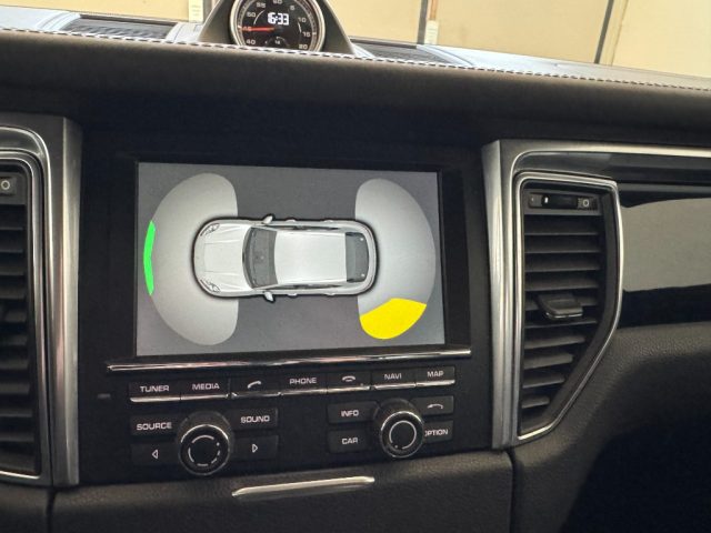 PORSCHE Macan usata, con Park Distance Control