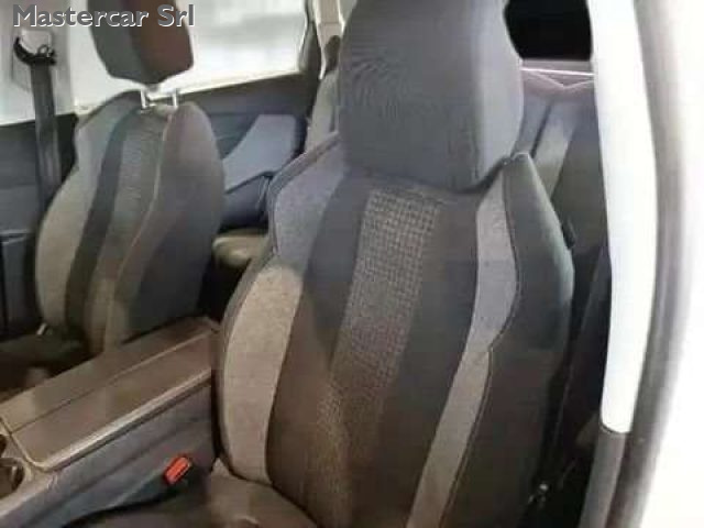 PEUGEOT 5008 usata, con Boardcomputer