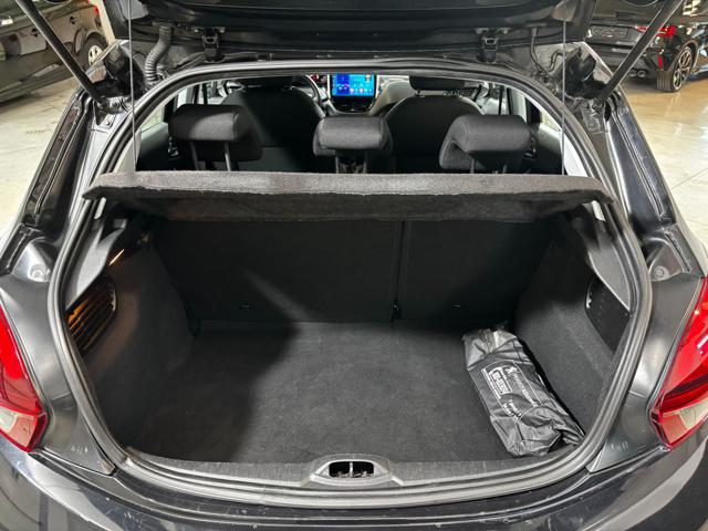PEUGEOT 208 usata, con USB