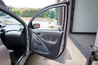 TOYOTA Yaris usata 54