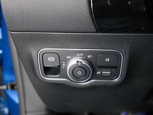 MERCEDES-BENZ GLA 220 usata, con Tettuccio apribile