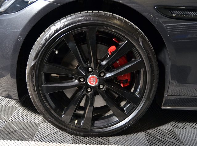 JAGUAR XE usata, con Volante in pelle