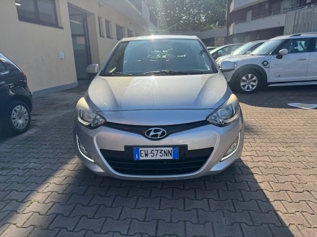 HYUNDAI i20 usata, con Airbag