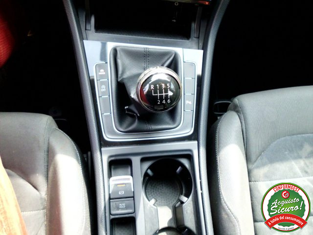 VOLKSWAGEN Golf usata, con USB