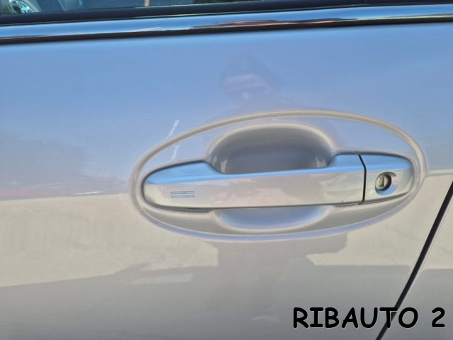 TOYOTA Yaris usata, con USB