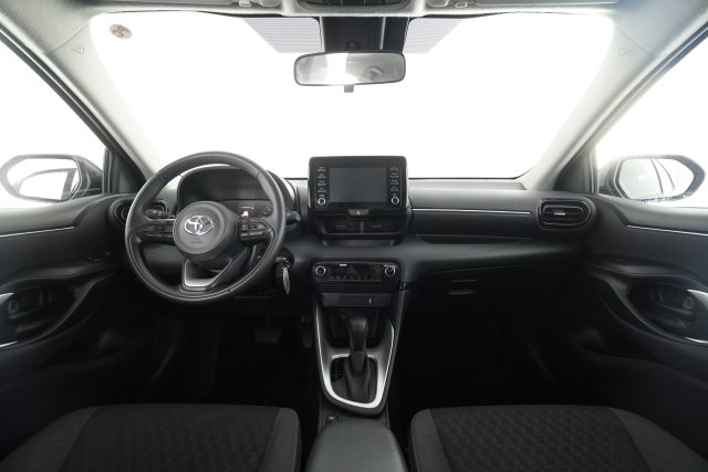 TOYOTA Yaris usata 11