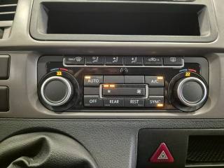VOLKSWAGEN Caravelle usata, con Porta scorrevole