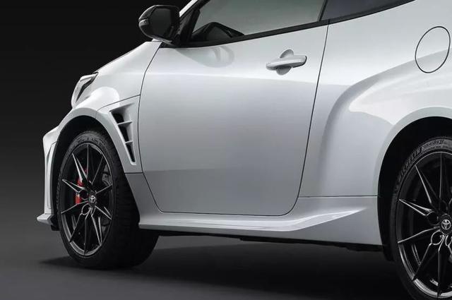 TOYOTA Yaris usata, con Servosterzo