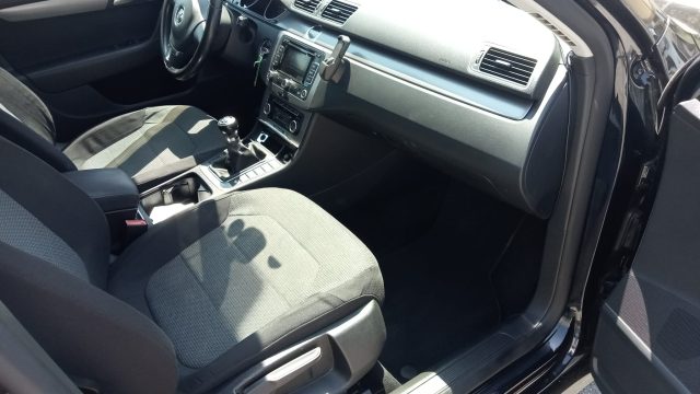 VOLKSWAGEN Passat usata 12