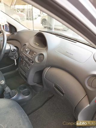 TOYOTA Yaris usata 12