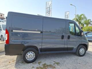 PEUGEOT Boxer usata, con Airbag