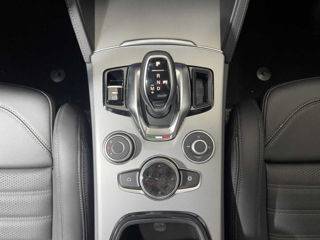 ALFA ROMEO Stelvio usata, con Autoradio digitale