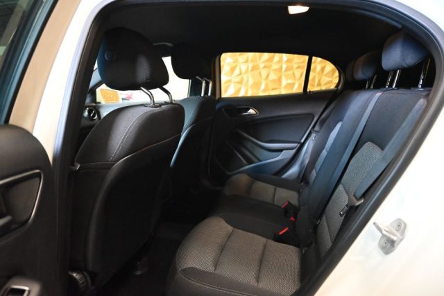 MERCEDES-BENZ GLA 180 usata 31
