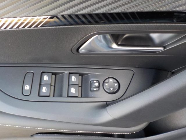 PEUGEOT 2008 usata, con Specchietti laterali elettrici