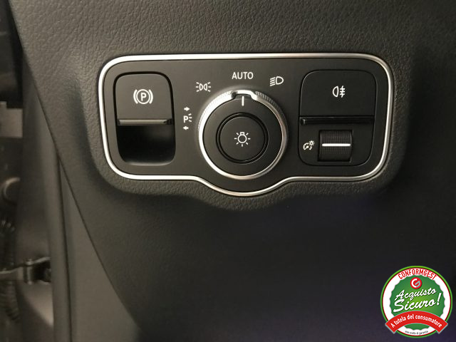MERCEDES-BENZ GLA 200 usata, con Sedili riscaldati