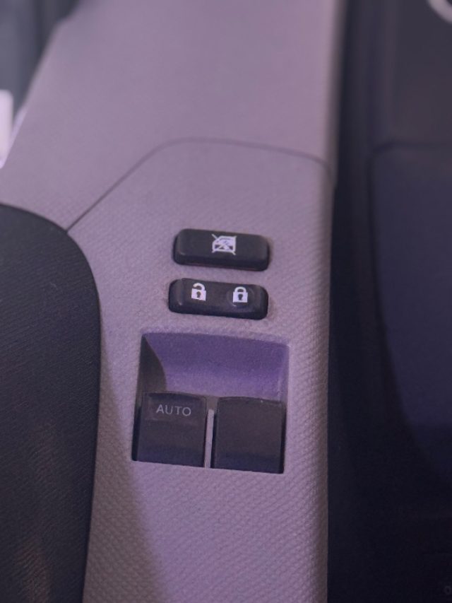 TOYOTA Yaris usata 16