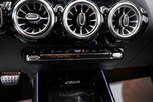 MERCEDES-BENZ GLA 200 usata, con Fari LED