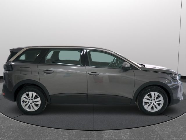PEUGEOT 5008 usata, con Leve al volante