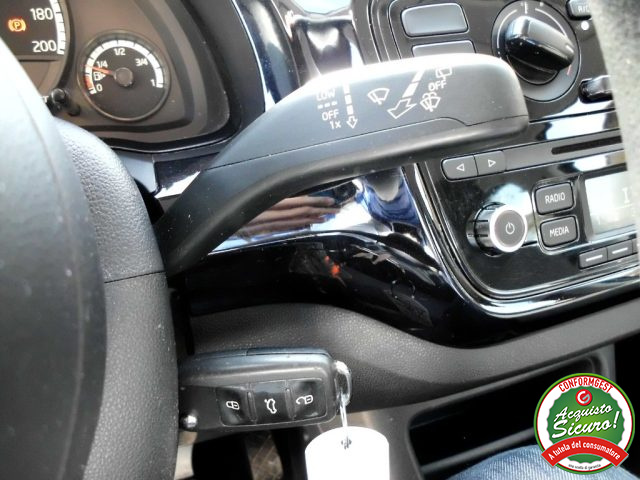 VOLKSWAGEN up! usata, con Luci diurne