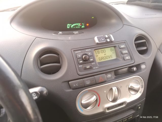 TOYOTA Yaris usata 25