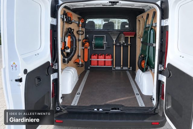 RENAULT Trafic usata, con Gancio traino