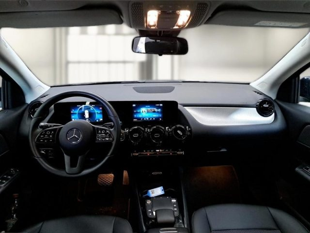 MERCEDES-BENZ GLA 180 usata, con Cruise Control