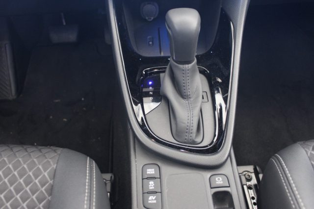 TOYOTA Yaris usata, con Bracciolo