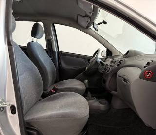 TOYOTA Yaris usata 10