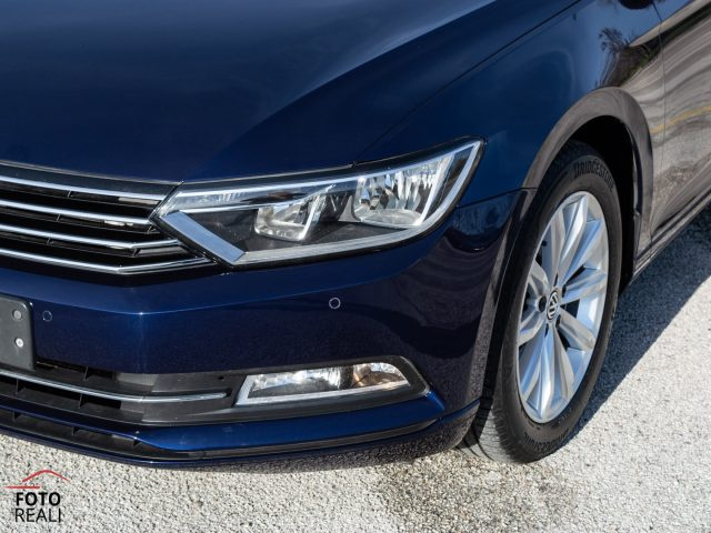 VOLKSWAGEN Passat Variant usata, con Airbag testa
