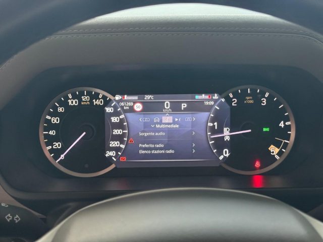 LAND ROVER Defender usata, con Autoradio digitale